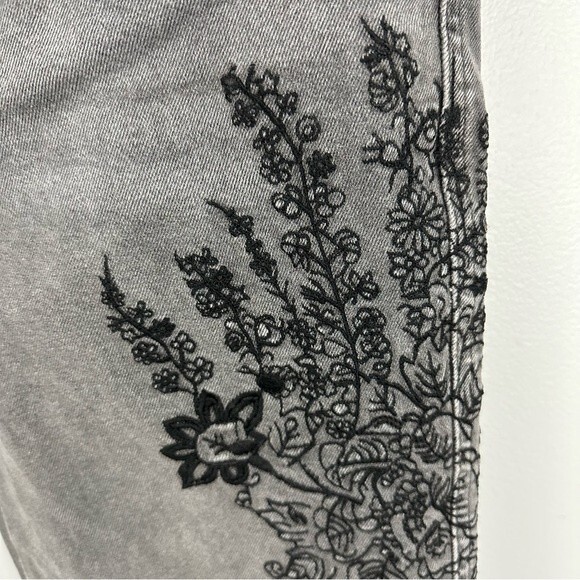 We The Free For Free People Grey Floral Embroidered Girlfriend Jeans Size 28 - Picture 8 of 16